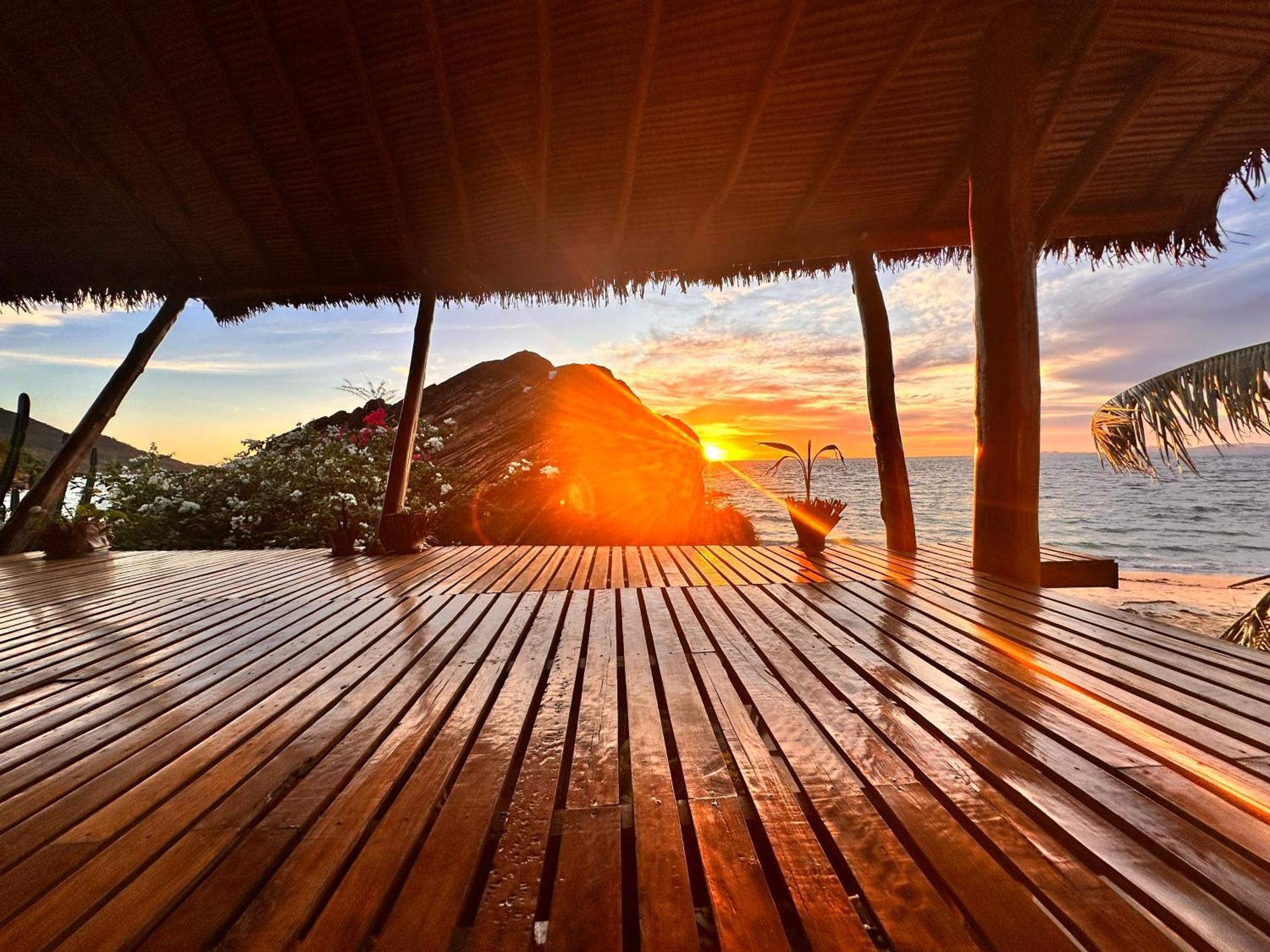 Shambala Madagascar: Beachfront Lodge And Adventures Ambolobozo Eksteriør billede