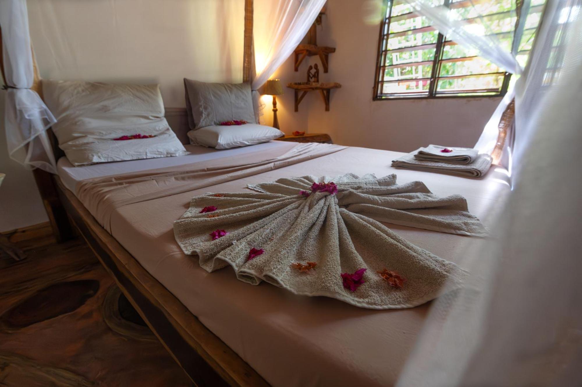 Shambala Madagascar: Beachfront Lodge And Adventures Ambolobozo Eksteriør billede