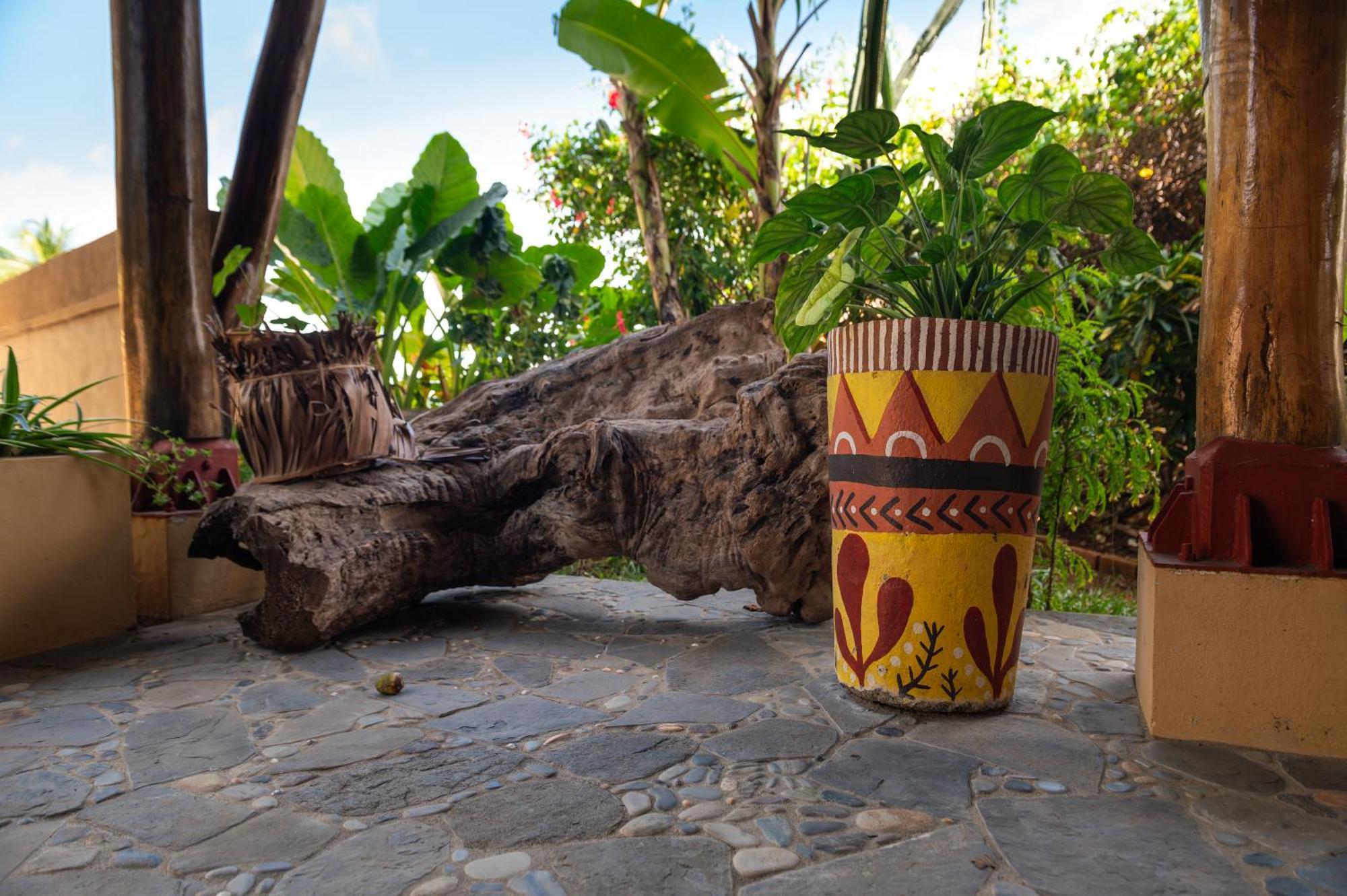 Shambala Madagascar: Beachfront Lodge And Adventures Ambolobozo Eksteriør billede